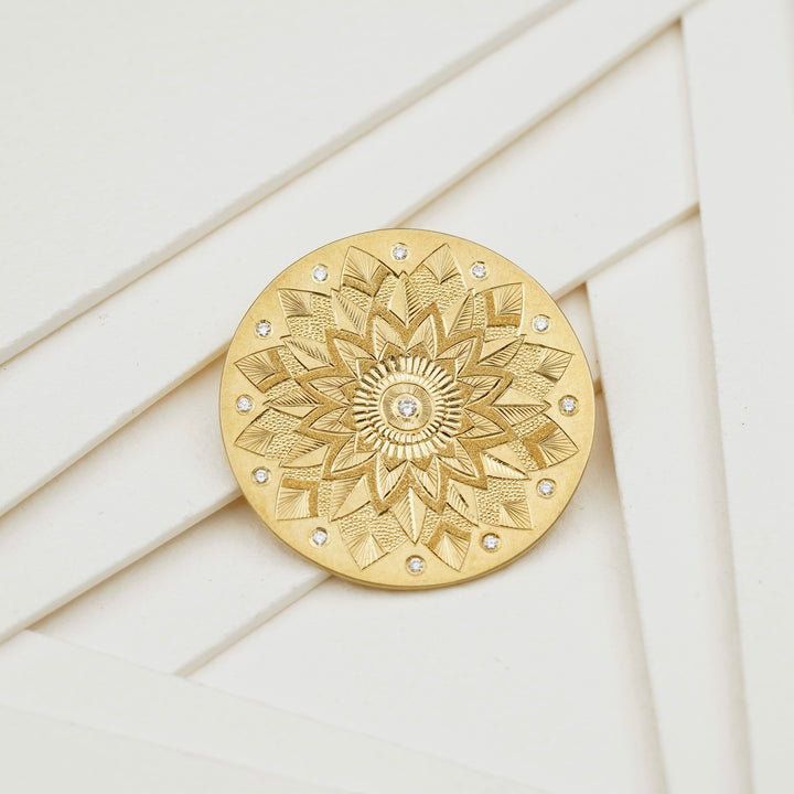 Anhänger groß Mandala Handgravur 750 Gold mit Diamanten
