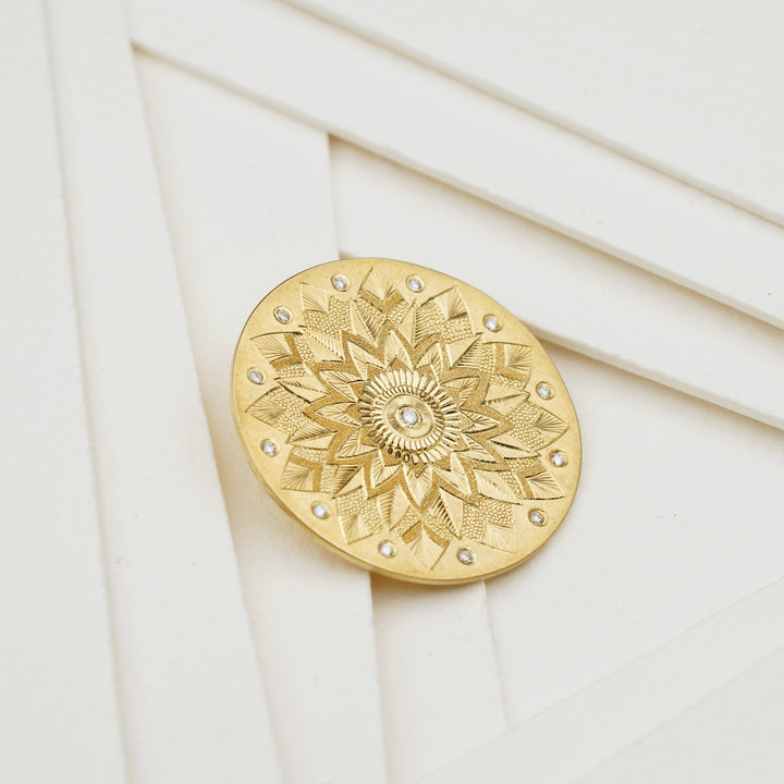Anhänger groß Mandala Handgravur 750 Gold mit Diamanten