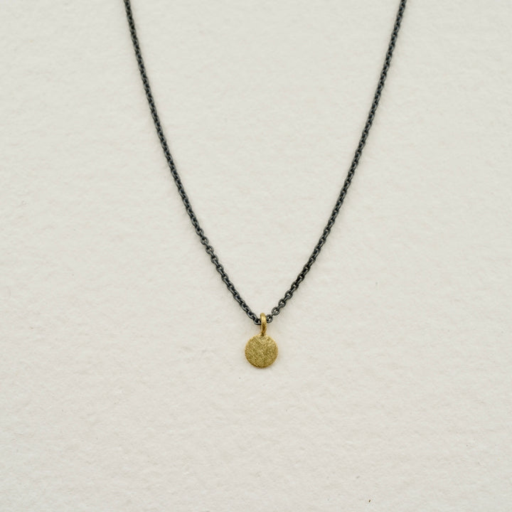 Anhänger 750 Gold mit geschwärzter Silberkette