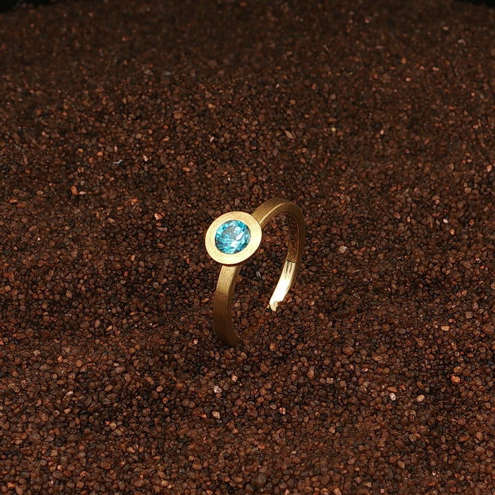 Ring aus 750 Gold mit blauen Zirkon