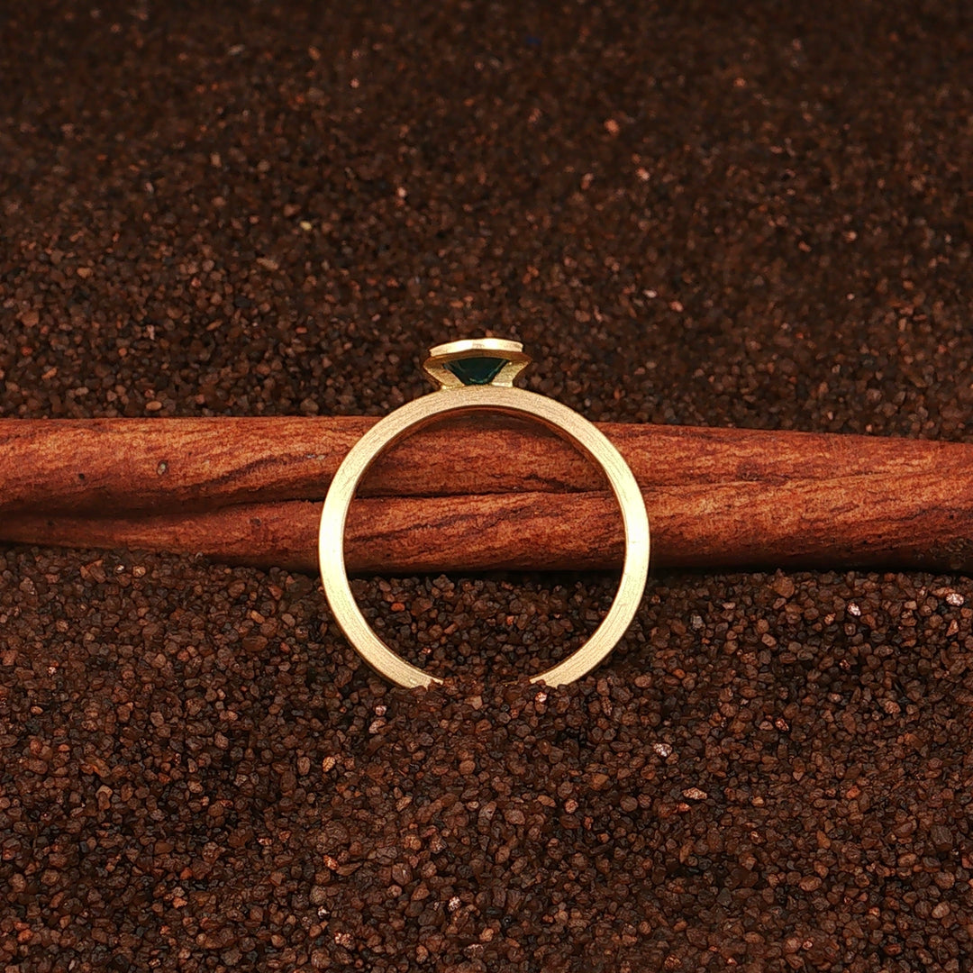 Ring aus 750 Gold mit blauen Zirkon