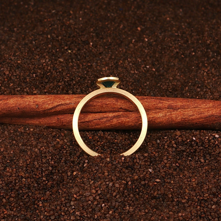 Ring aus 750 Gold mit blauen Zirkon
